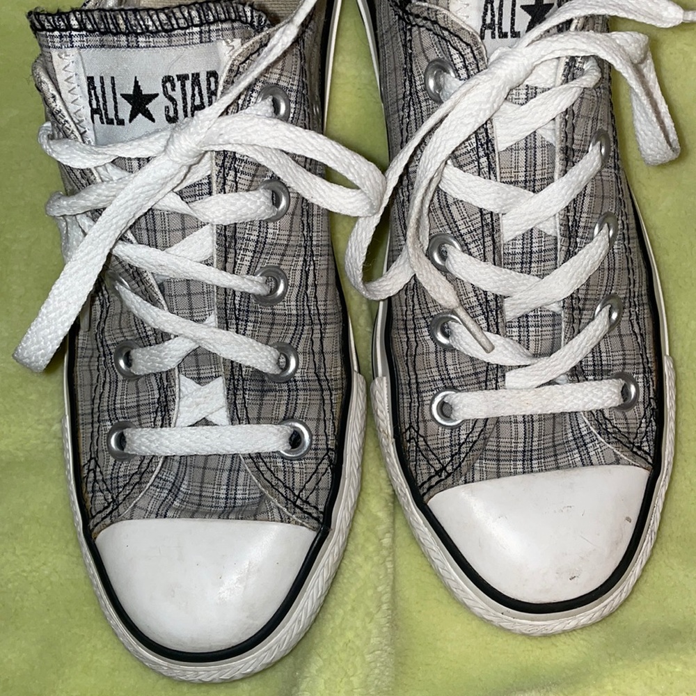 Low Cut Converse All Stars - Picture 2 of 8